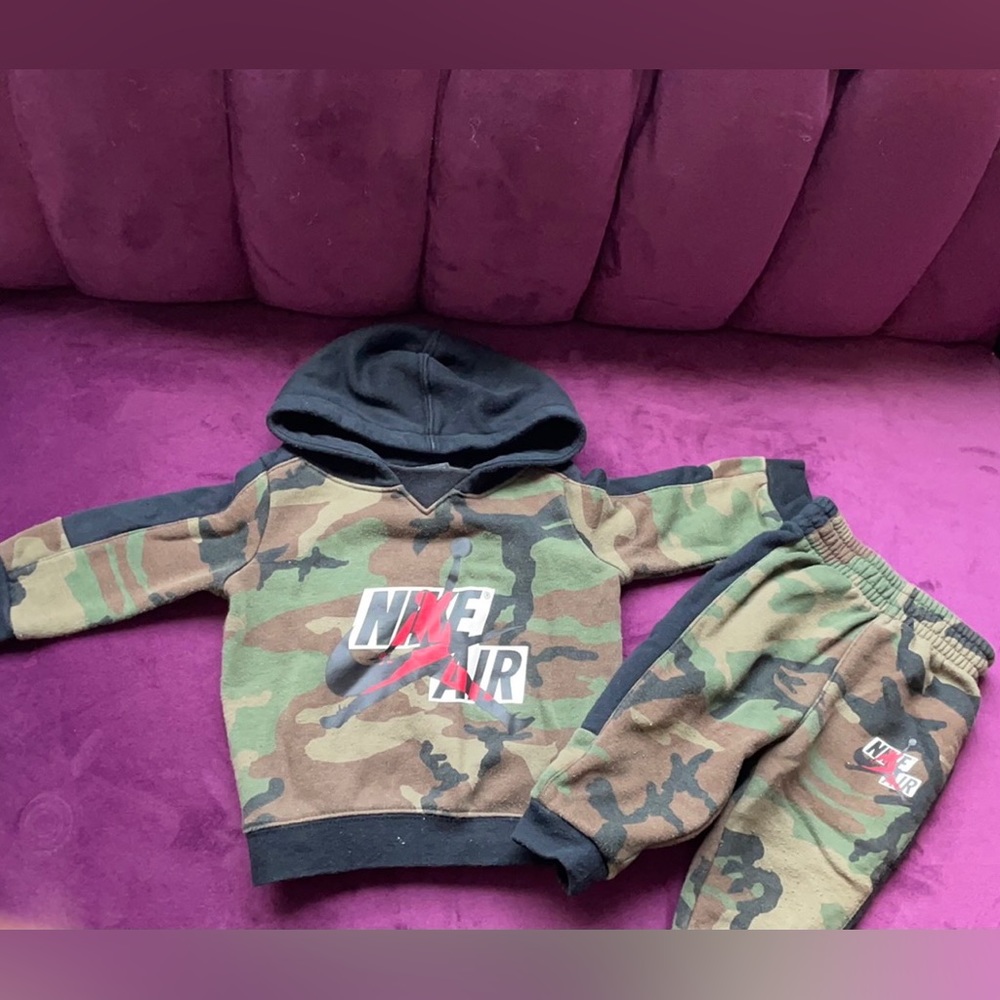 Nike Air Baby Boy Air Jordan Sweatsuit (Hoodie and Pant) Size: 6 Months